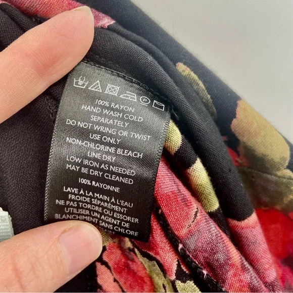 UO Kimchi Blue High Waist Floral Rose Print Shorts 12 - Picture 4 of 5